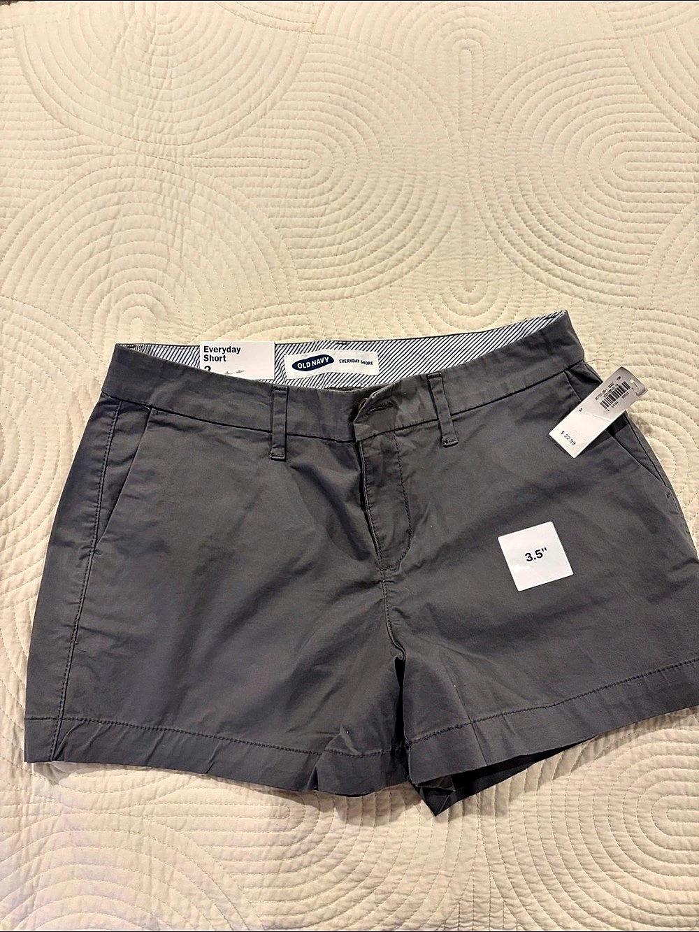 Old Navy women’s Gray Flat Front Shorts. Size 2. NWT